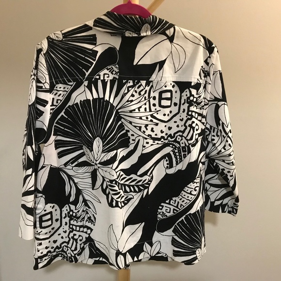 Summer cruise wear Additions by Chicos Black and White Jacket size3
Lightweight - Picture 4 of 5